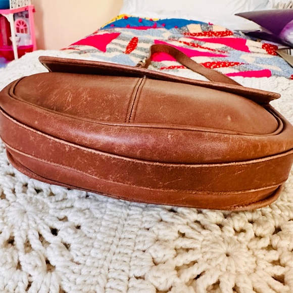 SOLD. Vintage Coach Leather Bag Flap Magnetic Closure 90s - Picture 14 of 15